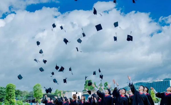 私立华联学院是几本学校