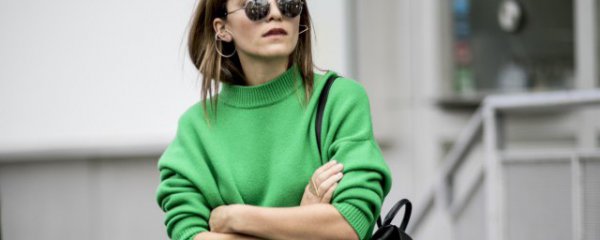 女人50岁后少穿这5种颜色衣服