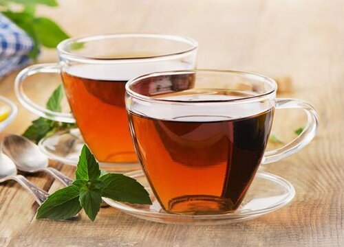 隔夜茶水浇花的正确方法