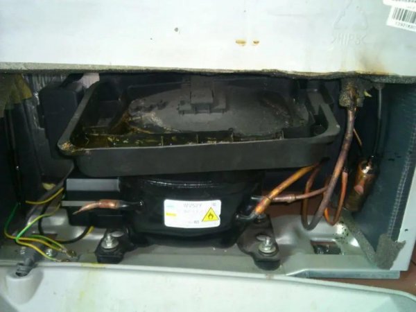 冰箱漏水是怎么回事