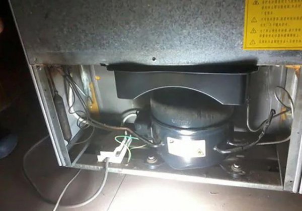 冰箱漏水是怎么回事