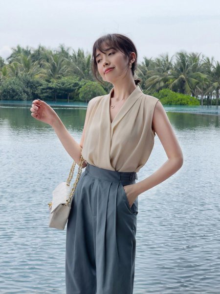 肩宽的女性适合穿什么类型的衣服