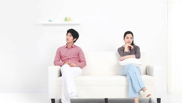 无情无义的女人的表现