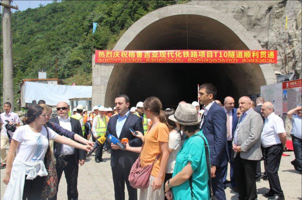 格鲁吉亚有多少人口和土地面积