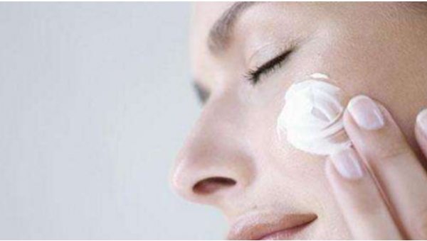 防晒霜可以直接涂在脸上吗