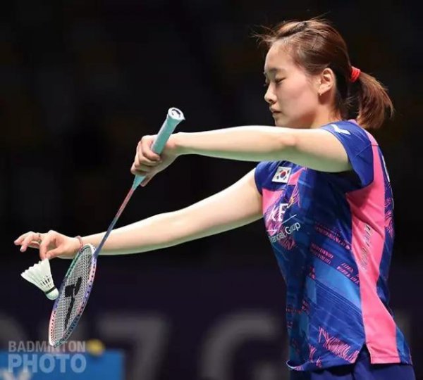 羽毛球拍磅数高低的区别