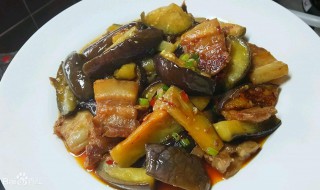 青茄子炒肉怎么做好吃 如何做青茄子炒肉