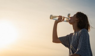 保温杯塑料圈有异味怎么去除 如何清除保温杯塑料圈的异味
