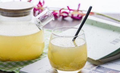 蜂蜜用什么瓶子装最好 蜂蜜的正确容器储存方法