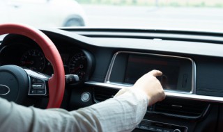 车窗内测起雾解决方法 车窗内侧起雾怎么解决