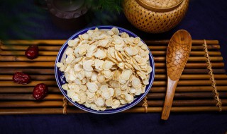 西洋参泡水喝的功效和作用 西洋参泡水喝有哪些功效作用