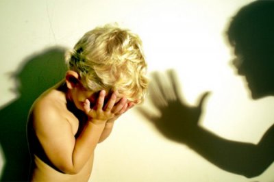 一生气就摔东西的心理原因 为什么有人生气就喜欢摔东西