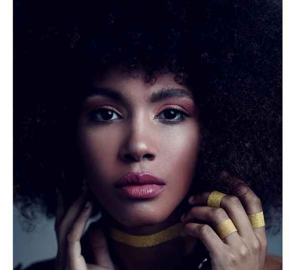 黑的人穿什么颜色显白