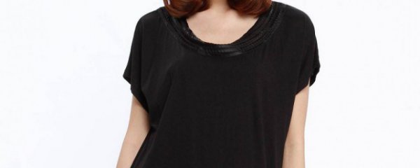 黑色t恤怎么搭配