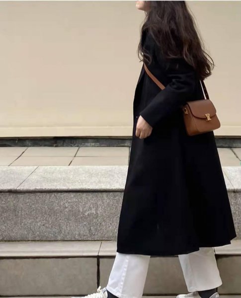 黑色外套内搭什么颜色的衣服好看