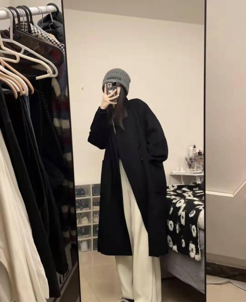 黑色外套内搭什么颜色的衣服好看