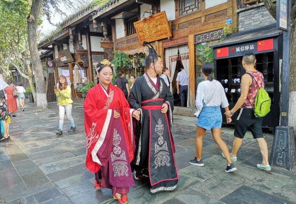 宽窄巷子和锦里的区别