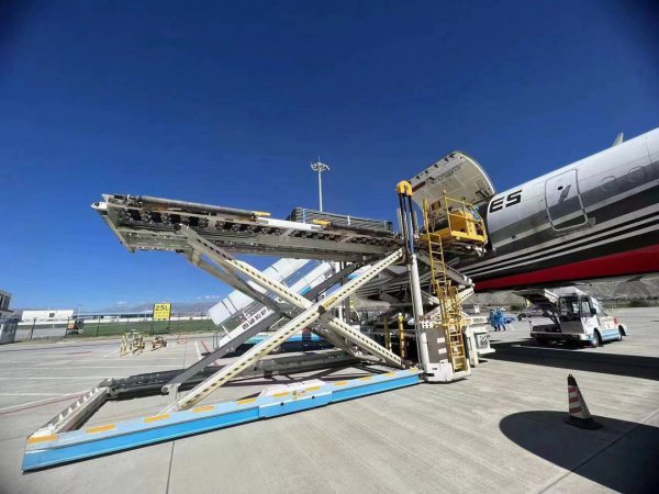 客机飞行高度是多少米