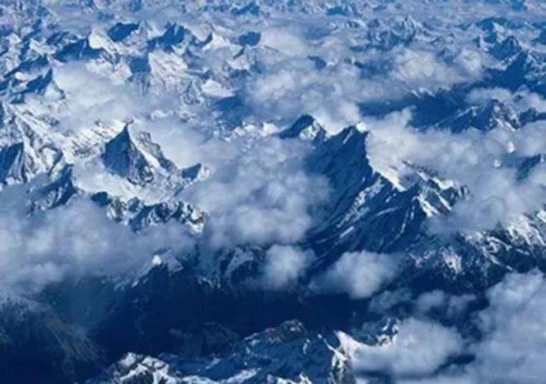 客机飞行高度是多少米