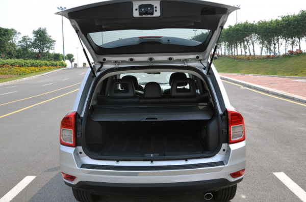 轿车后备箱能拉多少斤