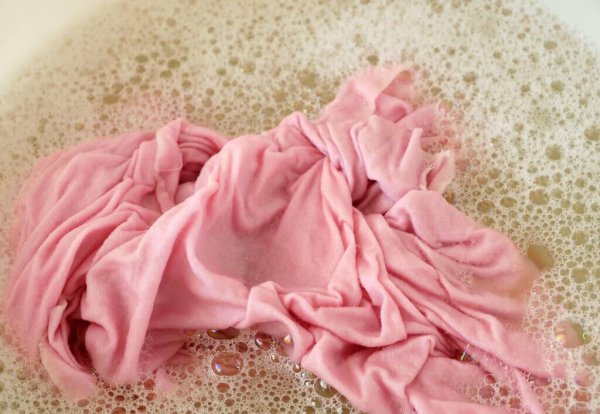 新衣服第一次要怎么洗不褪色不缩水