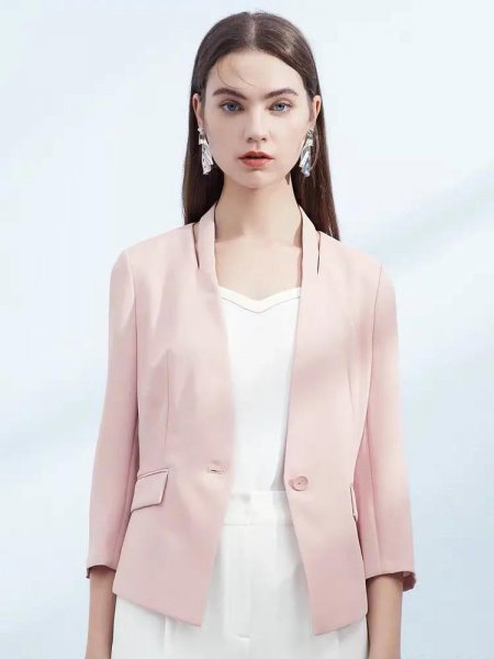 皮粉色配什么颜色好看图片