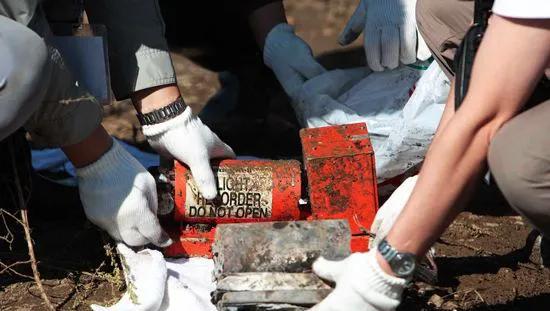 黑匣子在飞机哪个部位