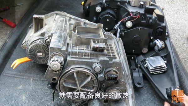 疝气大灯和led大灯哪个好用更亮点