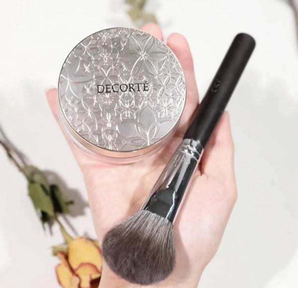 纪梵希散粉的正确使用方法