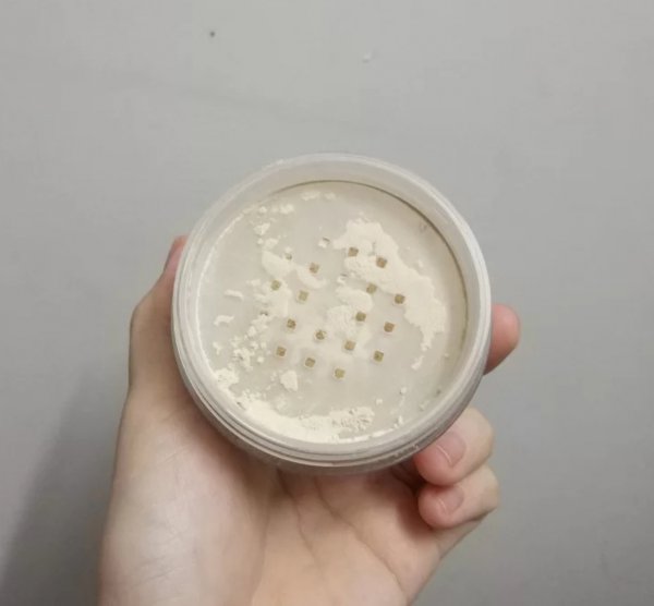 纪梵希散粉的正确使用方法