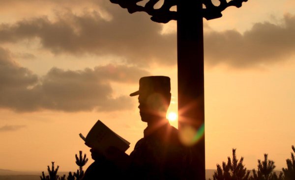 在读大学生参军入伍当武警兵有前途吗