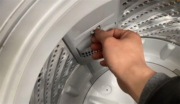 洗衣机怎么拆开清洗内胆