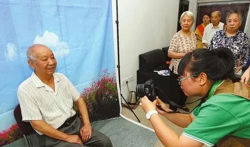 镇上开什么店好赚钱投资小