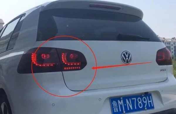 前后雾灯能不能一起开