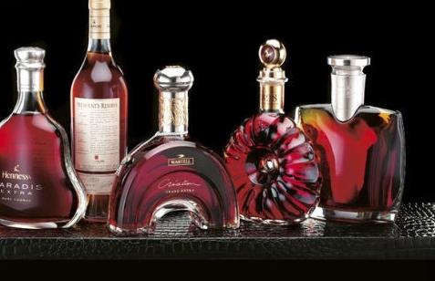 洋酒是什么材料酿造的