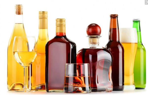 洋酒是什么材料酿造的