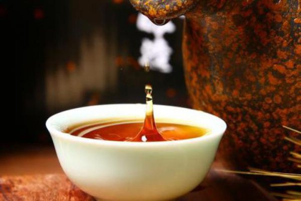 洋酒是什么材料酿造的