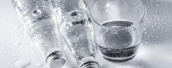 如何选购学饮水杯