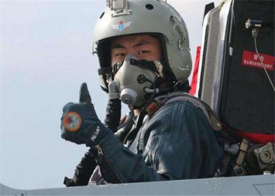 飞行员身高标准是多少厘米 报考空军飞行员的要求有多高