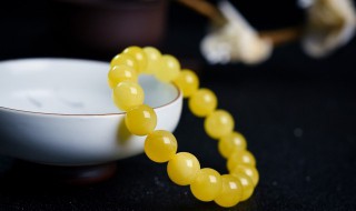 人佩戴蜜蜡有什么好处 佩戴蜜蜡对人有什么好处