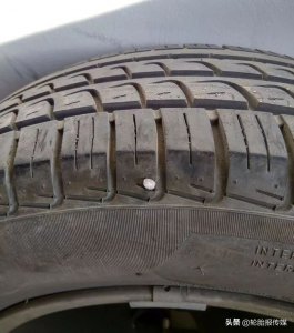 车胎扎了个钉子怎么办补胎还是换 轮胎扎了个钉子没漏气咋办