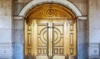 进大门摆放什么对财好 家里大门放什么招财运好