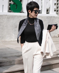 50岁女不建议穿的颜色 女人50岁后少穿这5种颜色衣服