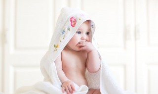 给婴儿洗脸的正确方法 如何给宝宝正确洗脸