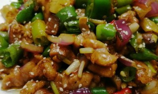 青椒炒鸡肉的家常做法 如何做青椒炒鸡肉
