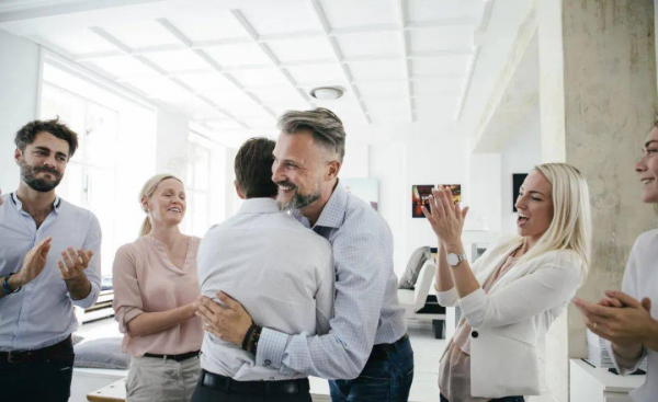 跟领导喝酒的敬酒说辞简单