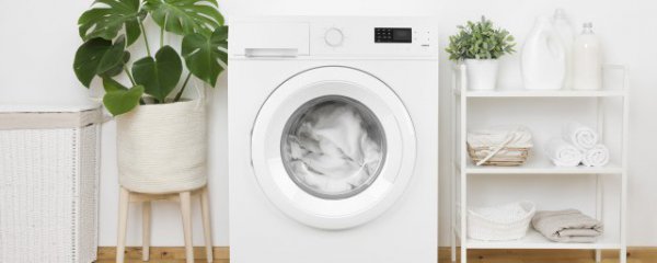 洗衣机里能放热水洗吗