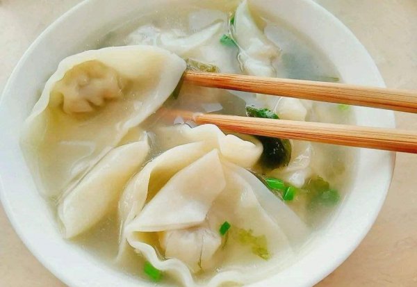 龙抄手是源于哪个省的著名小吃