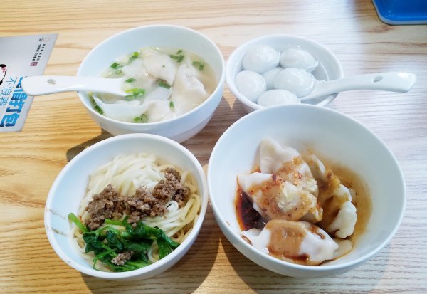 龙抄手是源于哪个省的著名小吃