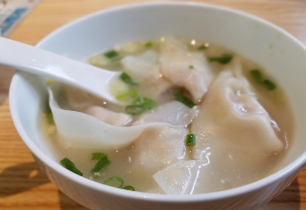 龙抄手是源于哪个省的著名小吃